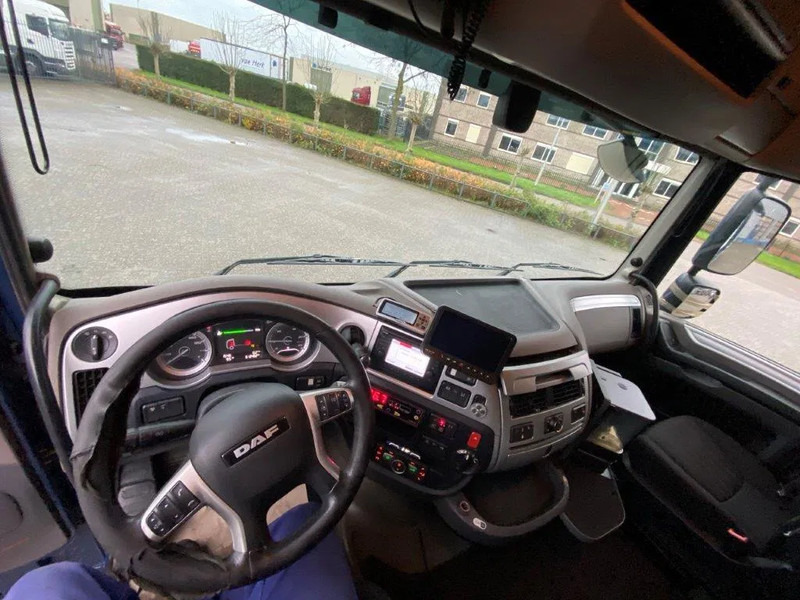Camión multibasculante DAF XF106-530 8X2 / AJK HOOKLIFT 25000KG / 9 TON FRONT AXLE / NAVI / ONLY:612482 KM / SSC / AUTOMATIC / EURO-6 / 2019: foto 14
