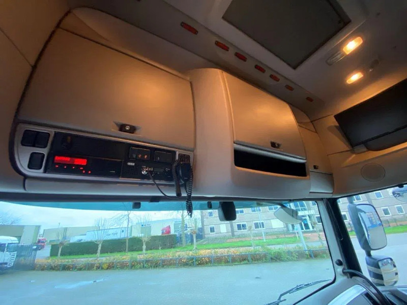 Camión multibasculante DAF XF106-530 8X2 / AJK HOOKLIFT 25000KG / 9 TON FRONT AXLE / NAVI / ONLY:612482 KM / SSC / AUTOMATIC / EURO-6 / 2019: foto 20