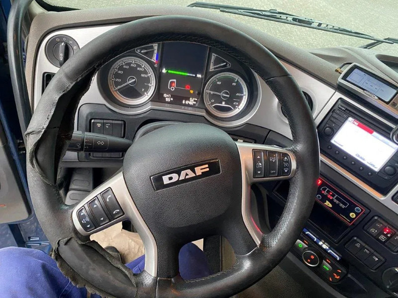 Camión multibasculante DAF XF106-530 8X2 / AJK HOOKLIFT 25000KG / 9 TON FRONT AXLE / NAVI / ONLY:612482 KM / SSC / AUTOMATIC / EURO-6 / 2019: foto 16