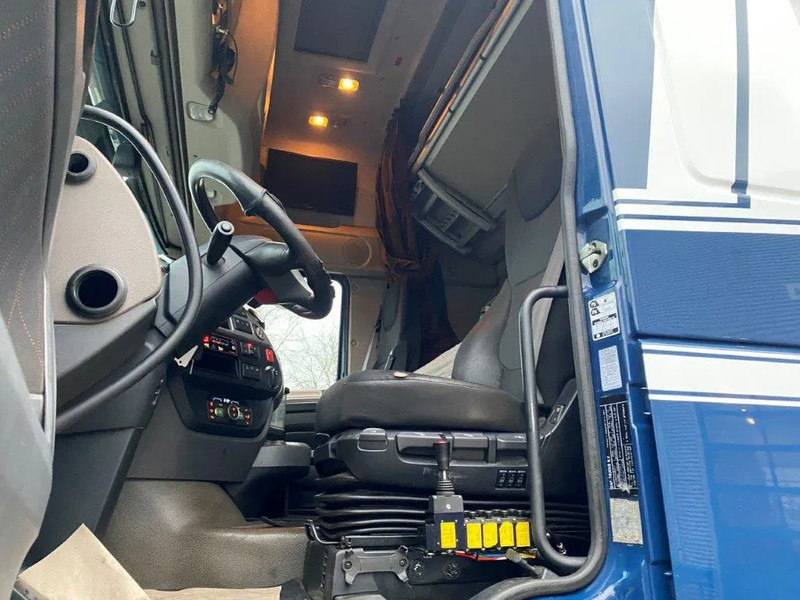 Camión multibasculante DAF XF106-530 8X2 / AJK HOOKLIFT 25000KG / 9 TON FRONT AXLE / NAVI / ONLY:612482 KM / SSC / AUTOMATIC / EURO-6 / 2019: foto 13 Camión multibasculante DAF XF106-530 8X2 / AJK HOOKLIFT 25000KG / 9 TON FRONT AXLE / NAVI / ONLY:612482 KM / SSC / AUTOMATIC / EURO-6 / 2019: foto 13