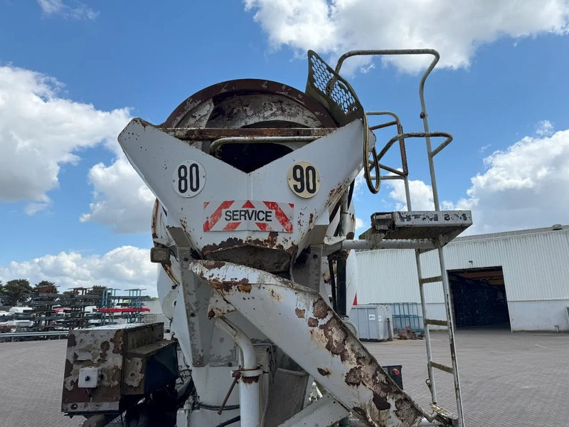 Liebherr 804 FSL 804 FSL / 8m³ / WATERTANK 500 LITER / POMP NOT INCLUDED / ! EMPTY ! / 2015 - Implemento: foto 4 Liebherr 804 FSL 804 FSL / 8m³ / WATERTANK 500 LITER / POMP NOT INCLUDED / ! EMPTY ! / 2015 - Implemento: foto 4