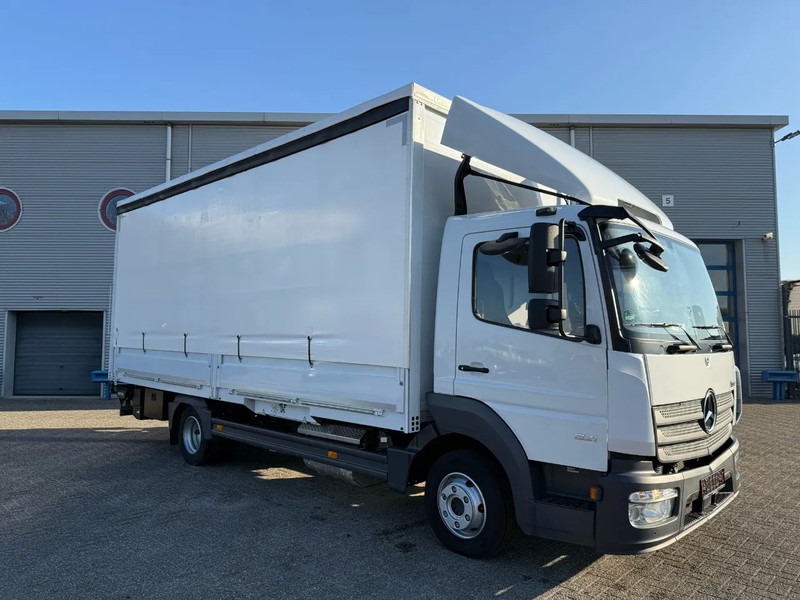 Mercedes-Benz Atego 821L / GERMAN TRUCK / ONLY:21672 KM / PLATFORM 1500KG / SMARTKEYS / CURTAIN SAILS / AIRCO / AUTOMATIC / EURO-6 / 2023 - Camión caja cerrada: foto 2 Mercedes-Benz Atego 821L / GERMAN TRUCK / ONLY:21672 KM / PLATFORM 1500KG / SMARTKEYS / CURTAIN SAILS / AIRCO / AUTOMATIC / EURO-6 / 2023 - Camión caja cerrada: foto 2
