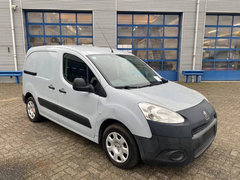 Peugeot Partner 1.6 HDI / TUV:22-11-2025 / AIRCO / CLOSED BOX / MANUAL / EURO-5 / 2013 - Furgoneta pequeña: foto 2 Peugeot Partner 1.6 HDI / TUV:22-11-2025 / AIRCO / CLOSED BOX / MANUAL / EURO-5 / 2013 - Furgoneta pequeña: foto 2