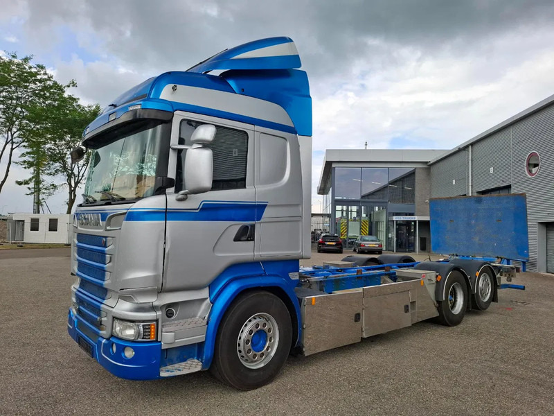 Scania R580 V8 / RETARDER / LIFT+LENKACHSE / FULL-AIR / PLATFORM 2000 KG / LEATHER / AIRCO / AUTOMATIC / EURO-6 / 2014 - Camión chasis: foto 1 Scania R580 V8 / RETARDER / LIFT+LENKACHSE / FULL-AIR / PLATFORM 2000 KG / LEATHER / AIRCO / AUTOMATIC / EURO-6 / 2014 - Camión chasis: foto 1
