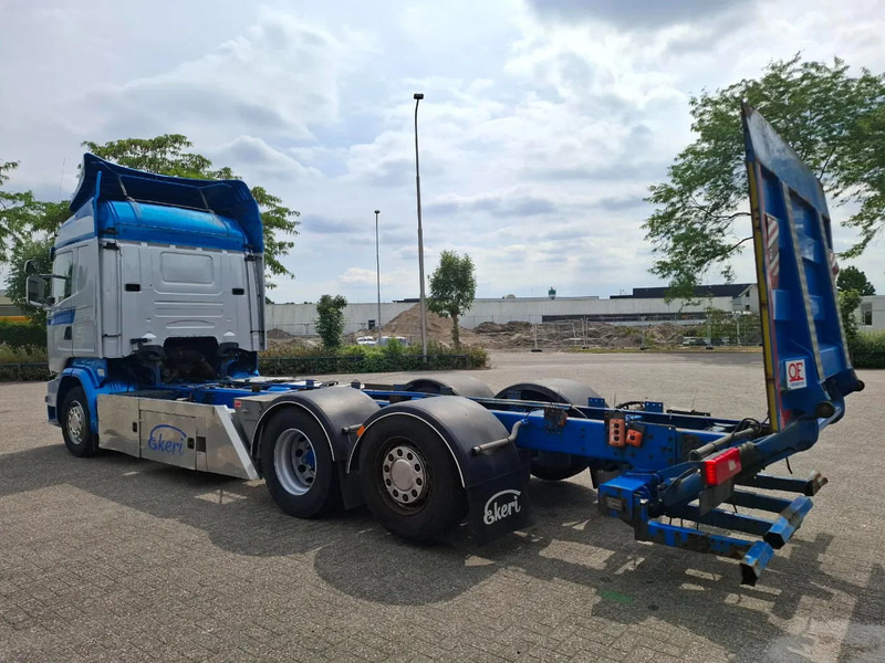 Scania R580 V8 / RETARDER / LIFT+LENKACHSE / FULL-AIR / PLATFORM 2000 KG / LEATHER / AIRCO / AUTOMATIC / EURO-6 / 2015 - Camión chasis: foto 3 Scania R580 V8 / RETARDER / LIFT+LENKACHSE / FULL-AIR / PLATFORM 2000 KG / LEATHER / AIRCO / AUTOMATIC / EURO-6 / 2015 - Camión chasis: foto 3