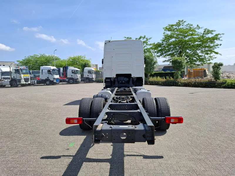 Volvo FH4-420 / PTO / DOUBLE TANK / I-PARKCOOL / VEB+ / LWDS / TUV:10-07-2025 / AUTOMATIC / EURO-6 / 2016 - Camión chasis: foto 4 Volvo FH4-420 / PTO / DOUBLE TANK / I-PARKCOOL / VEB+ / LWDS / TUV:10-07-2025 / AUTOMATIC / EURO-6 / 2016 - Camión chasis: foto 4