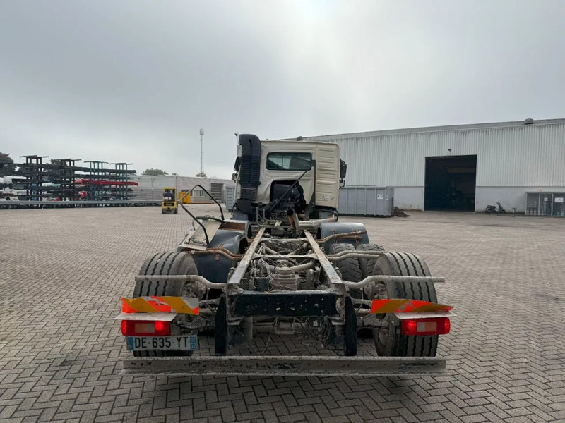 Volvo FMX 450 / ENGINE RUNNING / 8X4 / VEB / ONLY:260642 KM / PTO / LIFT+LENKACHSE / ALCOA / AUTOMATIC / EURO-6 / 2014 - Camión chasis: foto 4 Volvo FMX 450 / ENGINE RUNNING / 8X4 / VEB / ONLY:260642 KM / PTO / LIFT+LENKACHSE / ALCOA / AUTOMATIC / EURO-6 / 2014 - Camión chasis: foto 4