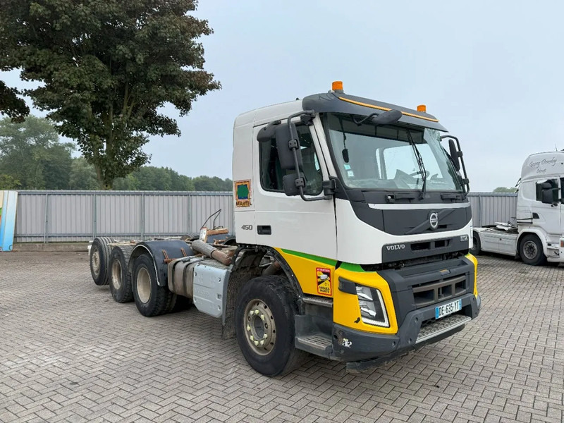 Volvo FMX 450 / ENGINE RUNNING / 8X4 / VEB / ONLY:260642 KM / PTO / LIFT+LENKACHSE / ALCOA / AUTOMATIC / EURO-6 / 2014 - Camión chasis: foto 2 Volvo FMX 450 / ENGINE RUNNING / 8X4 / VEB / ONLY:260642 KM / PTO / LIFT+LENKACHSE / ALCOA / AUTOMATIC / EURO-6 / 2014 - Camión chasis: foto 2
