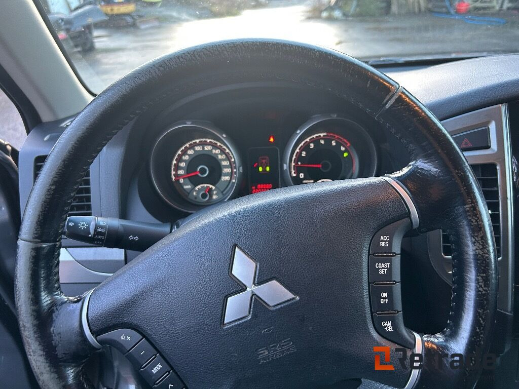 Coche 2016 Varebil MITSUBISHI PAJERO 4x4 EU-Godkjent: foto 15 Coche 2016 Varebil MITSUBISHI PAJERO 4x4 EU-Godkjent: foto 15