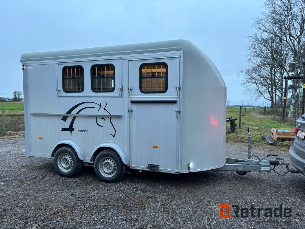 Hästtransport 3 hästars med Fronturlastning , combi ramp, stor sadelkammare - Remolque para caballos: foto 1 Hästtransport 3 hästars med Fronturlastning , combi ramp, stor sadelkammare - Remolque para caballos: foto 1