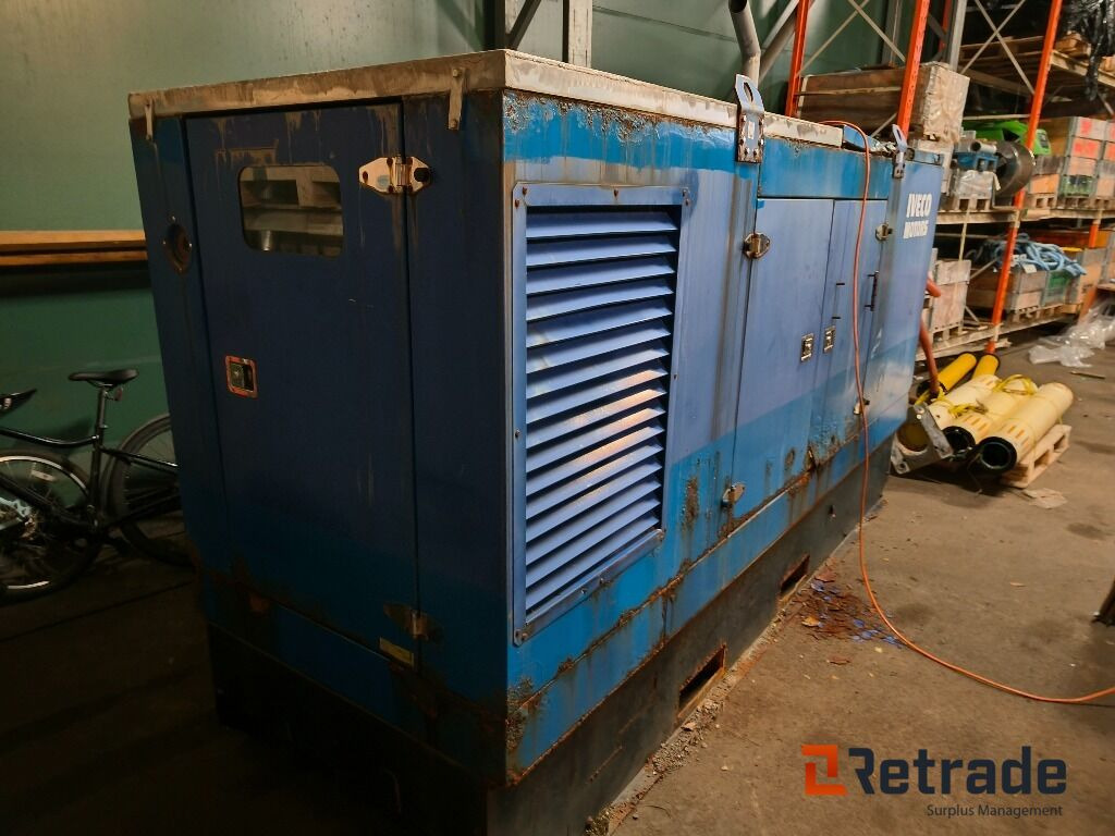 400V Generator Iveco 200kVa, kun 2400timer - Maquinaria de construcción: foto 2 400V Generator Iveco 200kVa, kun 2400timer - Maquinaria de construcción: foto 2