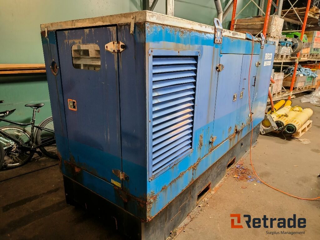 400V Generator Iveco 200kVa, kun 2400timer - Maquinaria de construcción: foto 3 400V Generator Iveco 200kVa, kun 2400timer - Maquinaria de construcción: foto 3
