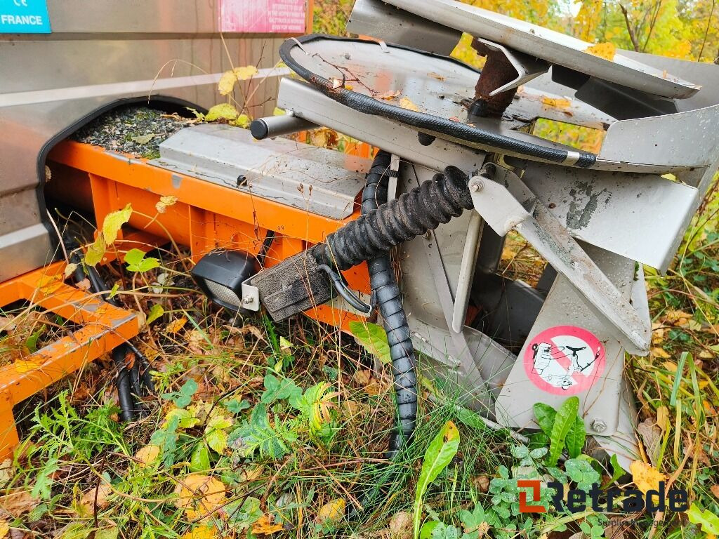 Sand/salt spreder Acometis 3200 - Equipo de construcción: foto 5 Sand/salt spreder Acometis 3200 - Equipo de construcción: foto 5