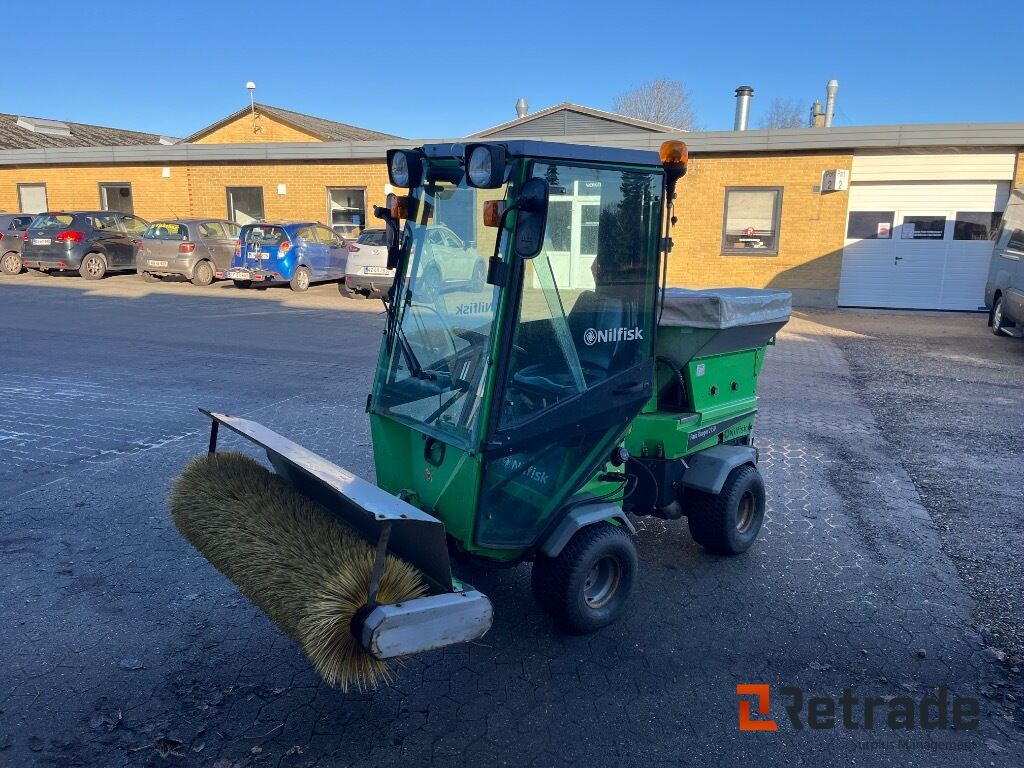 Plæne- og parkmaskiner EGHOLM 2150 Redskabsbærer - Vehículo municipal: foto 1 Plæne- og parkmaskiner EGHOLM 2150 Redskabsbærer - Vehículo municipal: foto 1