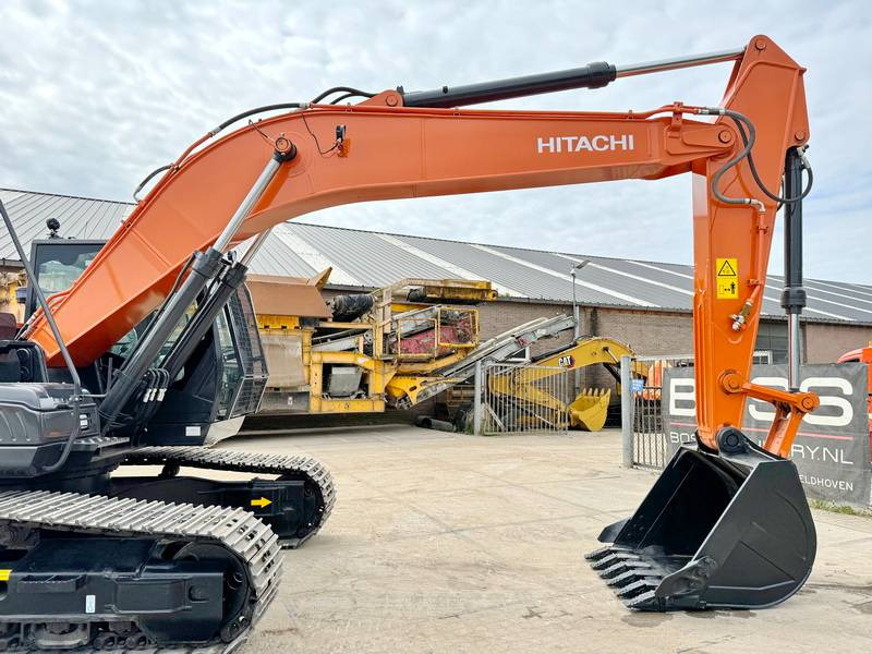 Excavadora de cadenas nuevo Hitachi ZX220LC-5G / 2025 ULTRA MODEL / ISUZU ENGINE: foto 10