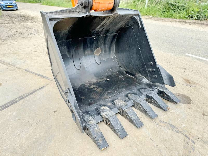 Excavadora de cadenas nuevo Hitachi ZX220LC-5G / 2025 ULTRA MODEL / ISUZU ENGINE: foto 12