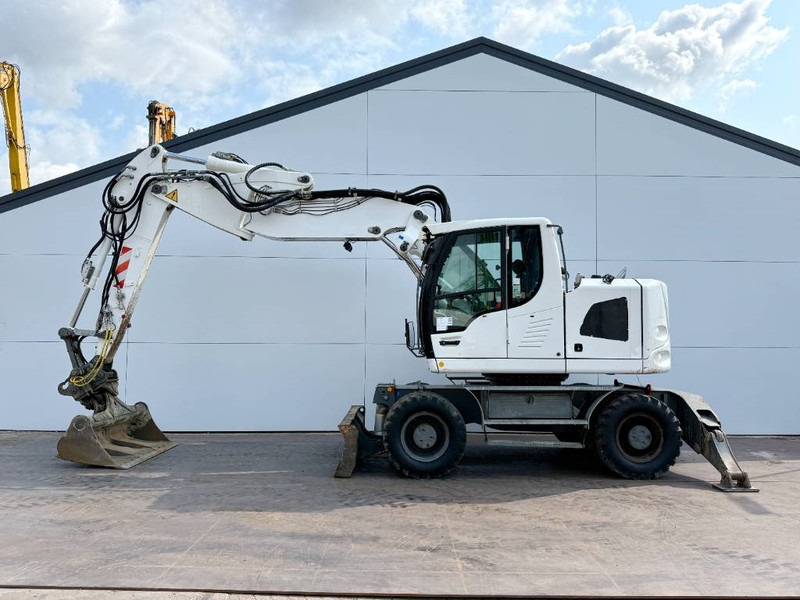 Liebherr A918 Compact - 4 Buckets / Triple Boom / Auto Lube - Excavadora de ruedas: foto 2 Liebherr A918 Compact - 4 Buckets / Triple Boom / Auto Lube - Excavadora de ruedas: foto 2
