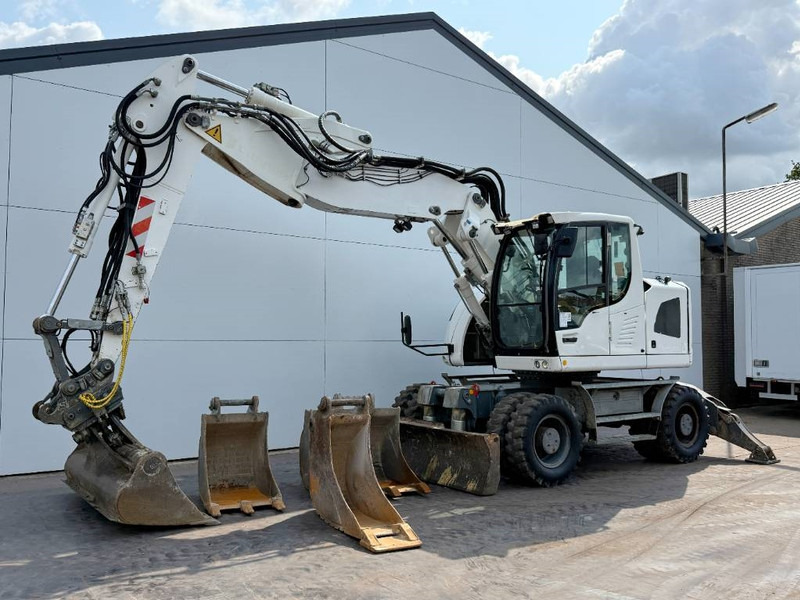 Liebherr A918 Compact - 4 Buckets / Triple Boom / Auto Lube - Excavadora de ruedas: foto 3 Liebherr A918 Compact - 4 Buckets / Triple Boom / Auto Lube - Excavadora de ruedas: foto 3