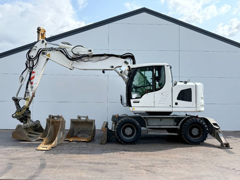 Liebherr A918 Compact - 4 Buckets / Triple Boom / Auto Lube - Excavadora de ruedas: foto 1 Liebherr A918 Compact - 4 Buckets / Triple Boom / Auto Lube - Excavadora de ruedas: foto 1