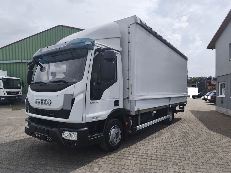 Iveco Eurocargo 75-210 Plane 3-Sitzer 4x2 Euro 6 LBW (20) - Camión lona: foto 1 Iveco Eurocargo 75-210 Plane 3-Sitzer 4x2 Euro 6 LBW (20) - Camión lona: foto 1