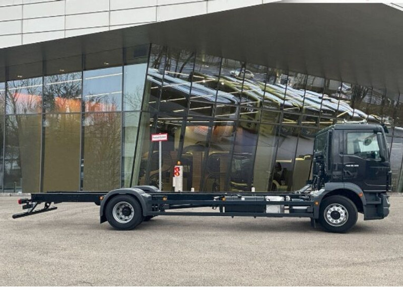 MAN TGM 18.320 4x2 BL CH Fahrgestell Euro 6 NEU Rechtslenker - Camión chasis: foto 4 MAN TGM 18.320 4x2 BL CH Fahrgestell Euro 6 NEU Rechtslenker - Camión chasis: foto 4