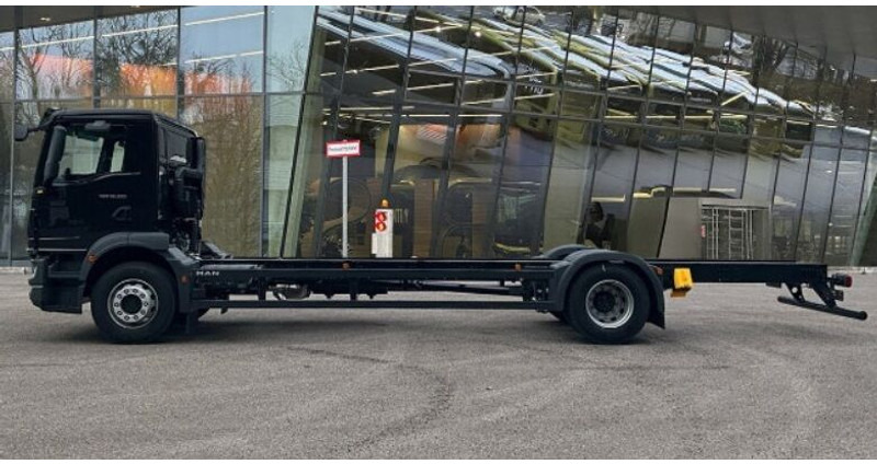 MAN TGM 18.320 4x2BL CH Fahrgestell Euro 6 Rechtslenker NEU - Camión chasis: foto 5 MAN TGM 18.320 4x2BL CH Fahrgestell Euro 6 Rechtslenker NEU - Camión chasis: foto 5