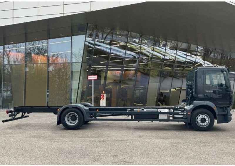 MAN TGM 18.320 4x2BL CH Fahrgestell Euro 6 Rechtslenker NEU - Camión chasis: foto 4 MAN TGM 18.320 4x2BL CH Fahrgestell Euro 6 Rechtslenker NEU - Camión chasis: foto 4