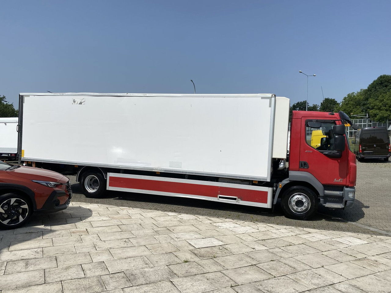 DAF LF 250 E6 AUT / 119TKM / Hulsteins -24 +25 / 18 EP / Serviced - Camión frigorífico: foto 4 DAF LF 250 E6 AUT / 119TKM / Hulsteins -24 +25 / 18 EP / Serviced - Camión frigorífico: foto 4