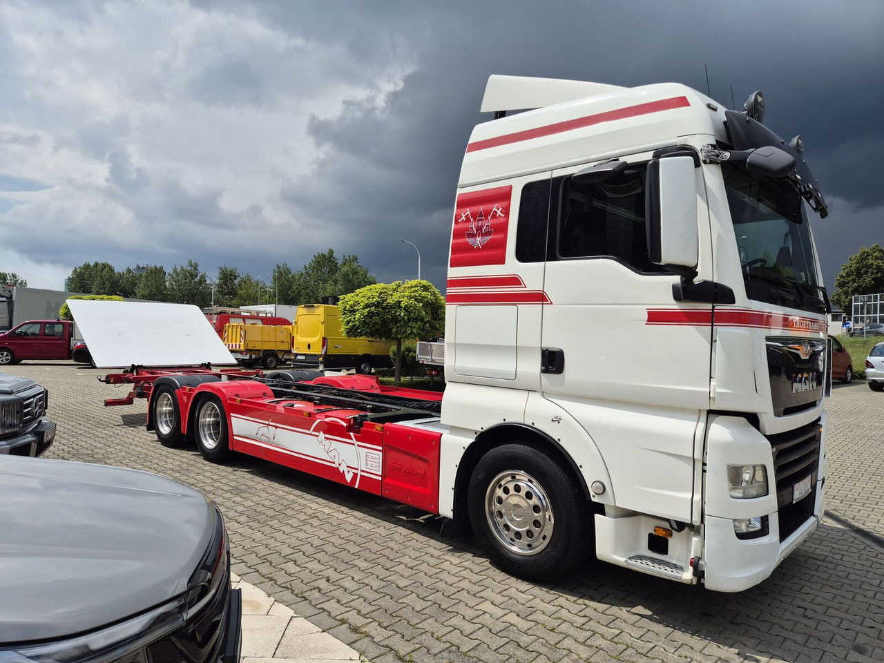 MAN TGX 28 28.420 , 6x2-2 LL / Trailer HFR KM 20 / 1 Owner / E6 /Guaran - Camión portacontenedore/ Intercambiable: foto 5 MAN TGX 28 28.420 , 6x2-2 LL / Trailer HFR KM 20 / 1 Owner / E6 /Guaran - Camión portacontenedore/ Intercambiable: foto 5