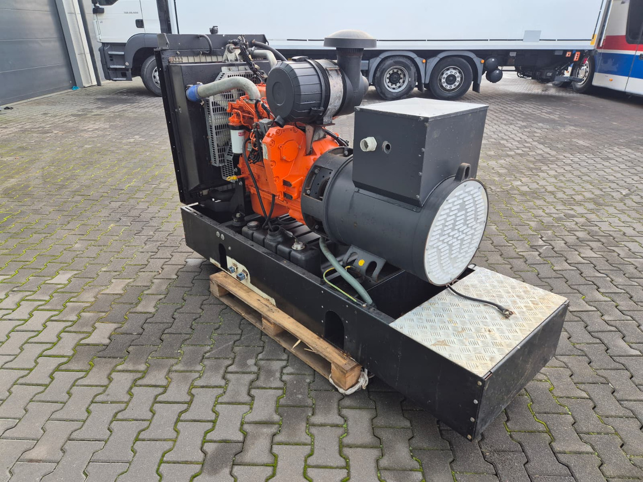 Generador industriale nuevo MECALAC ECP34 2S4 - Iveco Engine,126kVA,New oils, filters, Mecc Alte ECP34 2S4 - Iveco Engine,126kVA,New oils, filters, Like New: foto 7 Generador industriale nuevo MECALAC ECP34 2S4 - Iveco Engine,126kVA,New oils, filters, Mecc Alte ECP34 2S4 - Iveco Engine,126kVA,New oils, filters, Like New: foto 7