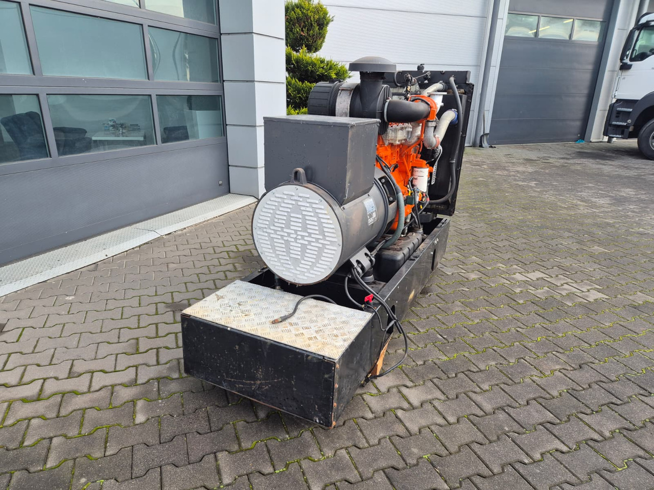 Generador industriale nuevo MECALAC ECP34 2S4 - Iveco Engine,126kVA,New oils, filters, Mecc Alte ECP34 2S4 - Iveco Engine,126kVA,New oils, filters, Like New: foto 5 Generador industriale nuevo MECALAC ECP34 2S4 - Iveco Engine,126kVA,New oils, filters, Mecc Alte ECP34 2S4 - Iveco Engine,126kVA,New oils, filters, Like New: foto 5