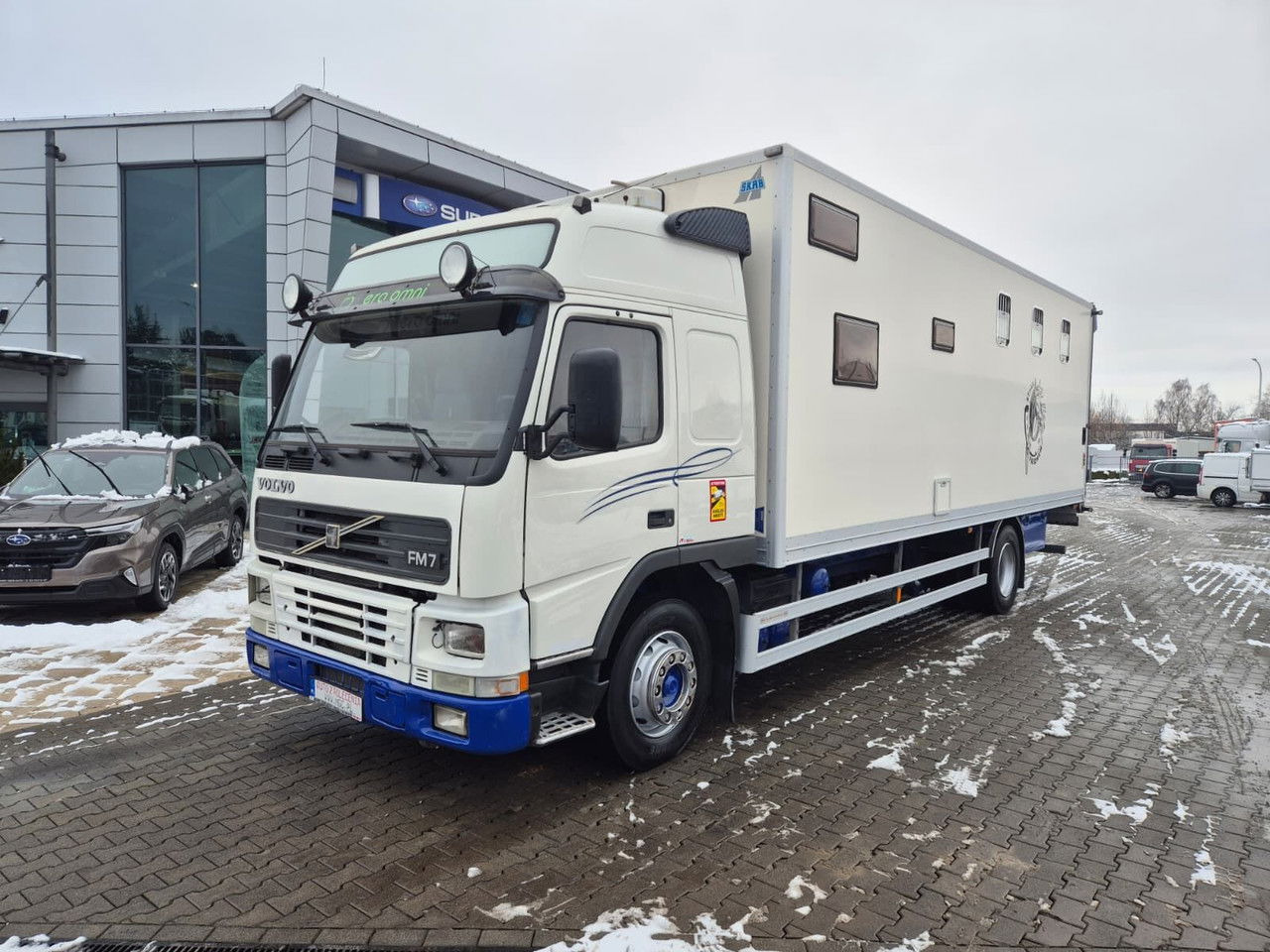 VOLVO FM 7 5 Horses / 3 People Live Cabin / 1 Owner / Serviced - Camión para caballos: foto 1 VOLVO FM 7 5 Horses / 3 People Live Cabin / 1 Owner / Serviced - Camión para caballos: foto 1