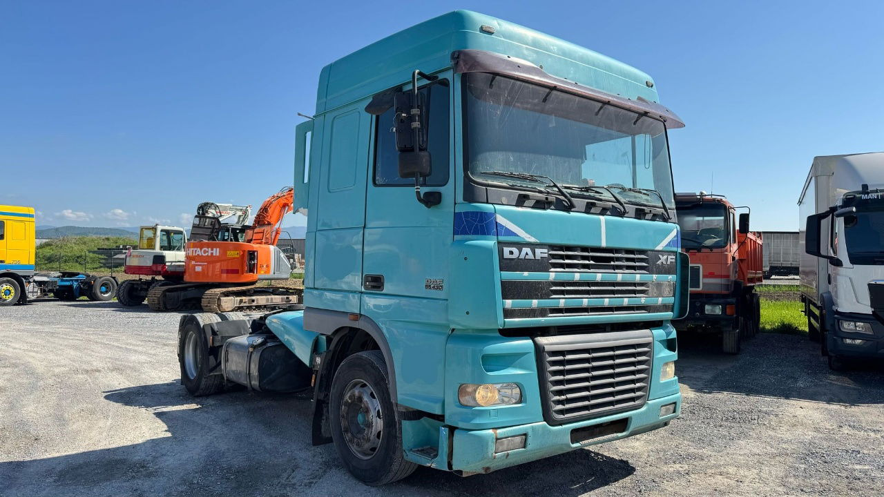 DAF XF 95.430 8x4 tipper 19m3 - ac - hydraulic side - Cabeza tractora: foto 3 DAF XF 95.430 8x4 tipper 19m3 - ac - hydraulic side - Cabeza tractora: foto 3