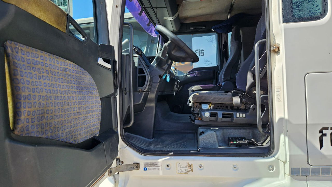 Cabeza tractora MAN TGA 18.413 4X2 tractor unit: foto 18 Cabeza tractora MAN TGA 18.413 4X2 tractor unit: foto 18