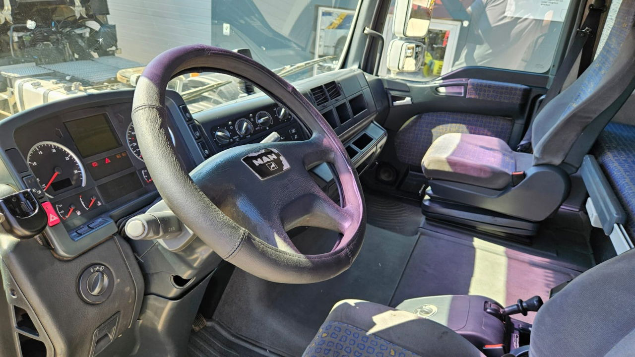 Cabeza tractora MAN TGA 18.413 4X2 tractor unit: foto 19 Cabeza tractora MAN TGA 18.413 4X2 tractor unit: foto 19