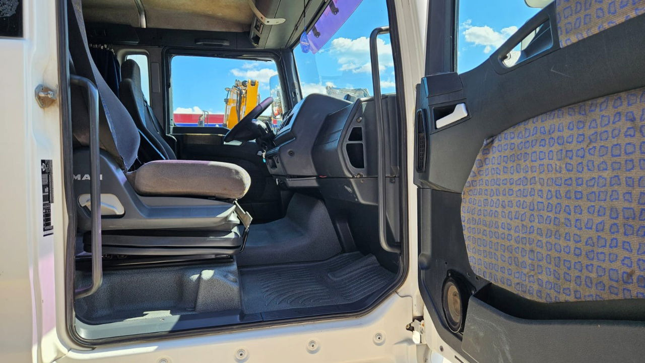 Cabeza tractora MAN TGA 18.413 4X2 tractor unit: foto 24 Cabeza tractora MAN TGA 18.413 4X2 tractor unit: foto 24