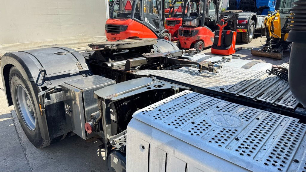 Mercedes-Benz Arocs 1945 HAD 4X4 tractor unit - tipper hydraulics - retarder - Cabeza tractora: foto 4 Mercedes-Benz Arocs 1945 HAD 4X4 tractor unit - tipper hydraulics - retarder - Cabeza tractora: foto 4