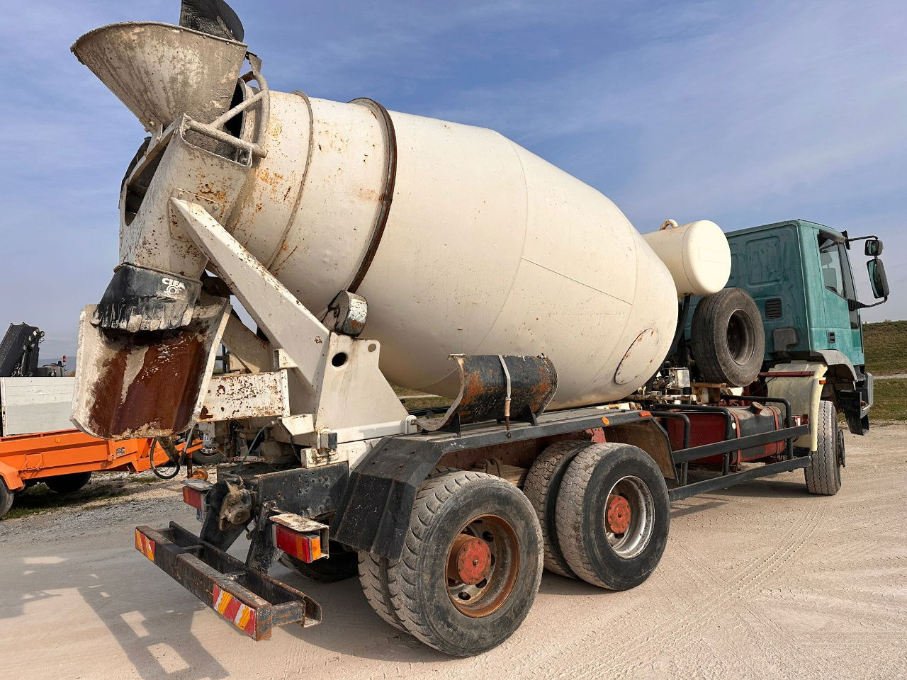 Iveco Eurotrakker 260E35W 6x6 mixer - 7m3 - Camión hormigonera: foto 5 Iveco Eurotrakker 260E35W 6x6 mixer - 7m3 - Camión hormigonera: foto 5