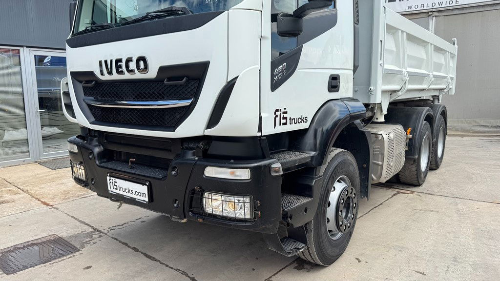 Iveco Trakker AD260 X46 Z 6x4 bordmatic tipper - Camión volquete: foto 2 Iveco Trakker AD260 X46 Z 6x4 bordmatic tipper - Camión volquete: foto 2