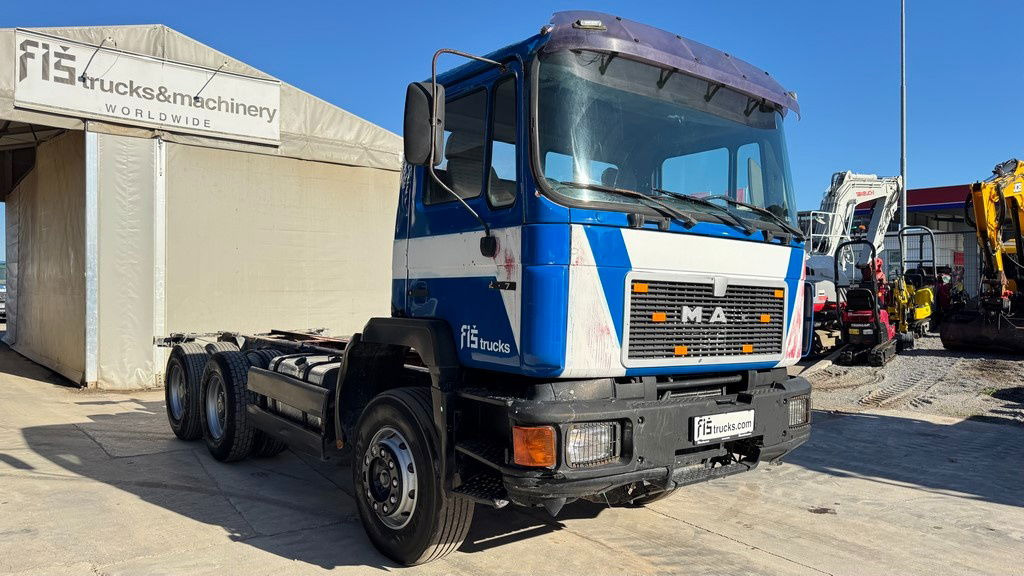 MAN 25.272 6x4 chassis- complete spring - Camión chasis: foto 3 MAN 25.272 6x4 chassis- complete spring - Camión chasis: foto 3