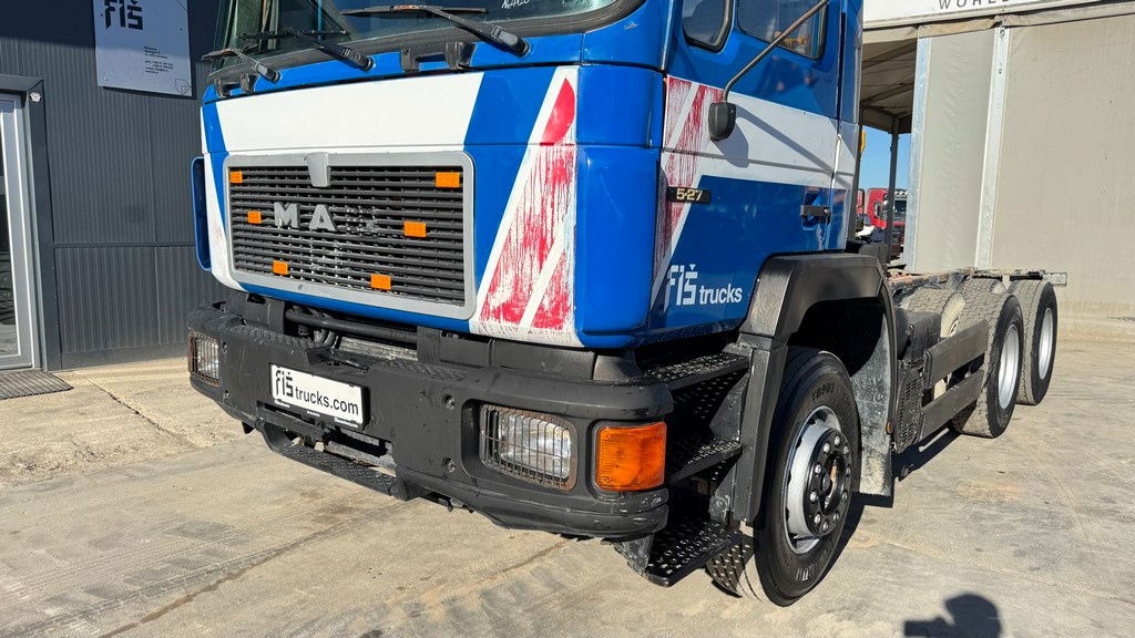MAN 25.272 6x4 chassis- complete spring - Camión chasis: foto 2 MAN 25.272 6x4 chassis- complete spring - Camión chasis: foto 2