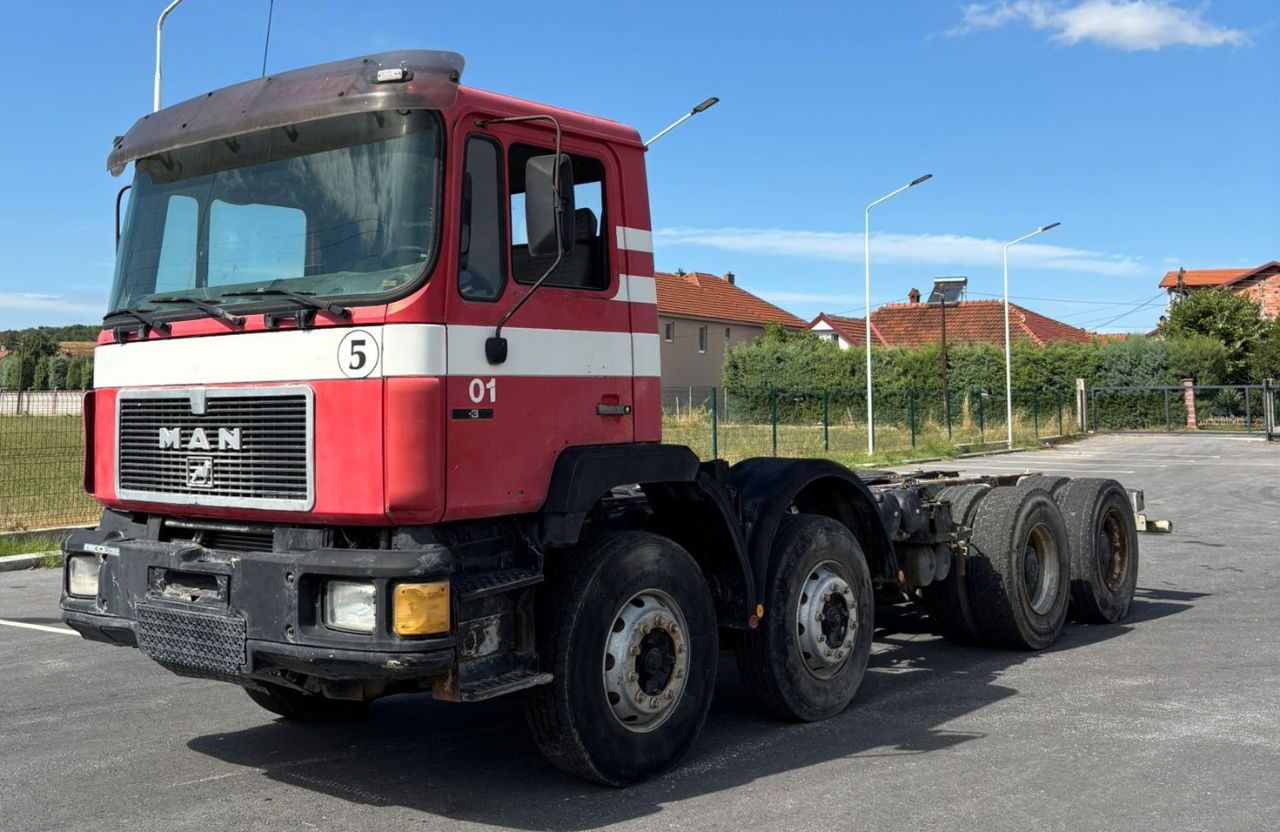 MAN 32.322 8x4 chassis - spring - Camión chasis: foto 1 MAN 32.322 8x4 chassis - spring - Camión chasis: foto 1