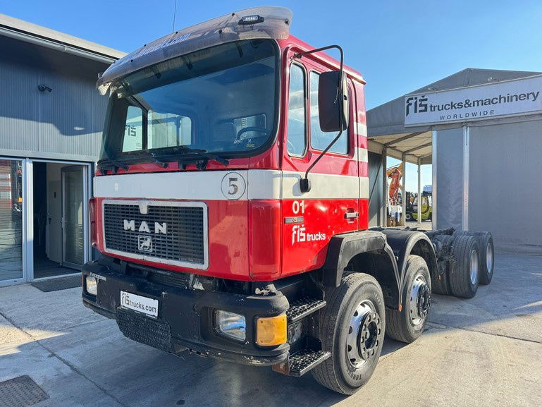 MAN 32.322 8x4 chassis - spring - Camión chasis: foto 1 MAN 32.322 8x4 chassis - spring - Camión chasis: foto 1