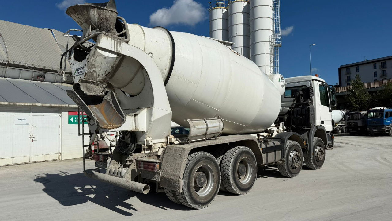 Mercedes-Benz Actros 3536 8x4 beton Schwing mixer 10m3 - Camión hormigonera: foto 4 Mercedes-Benz Actros 3536 8x4 beton Schwing mixer 10m3 - Camión hormigonera: foto 4
