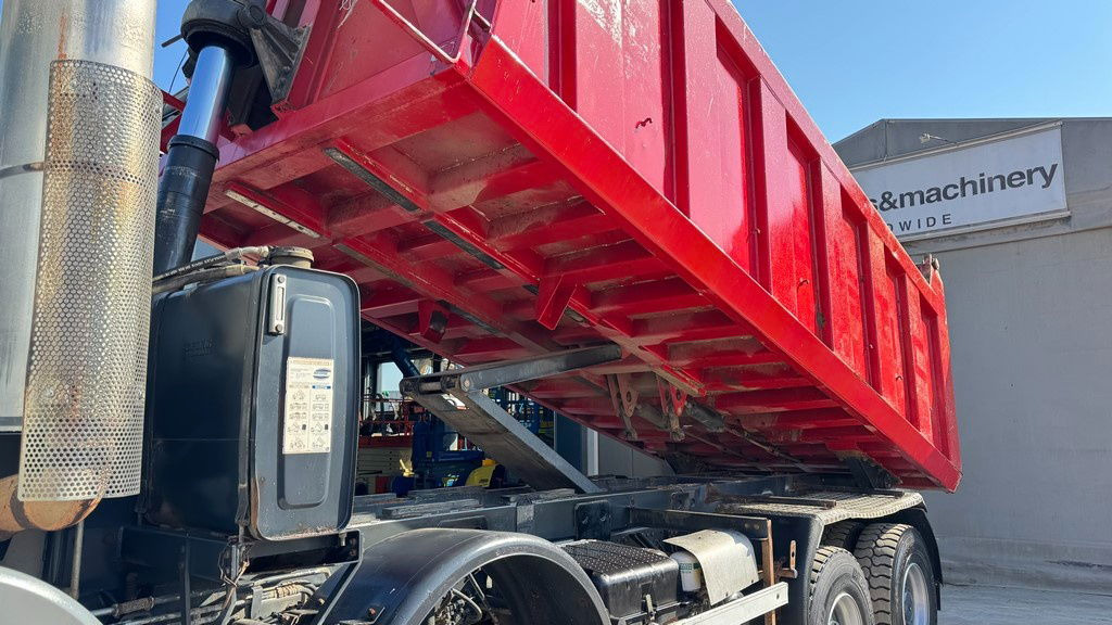 Camión volquete Mercedes-Benz Actros 4141 K 8x6 tipper - 18m3: foto 7