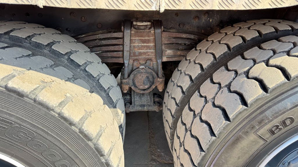 Camión volquete Mercedes-Benz Actros 4141 K 8x6 tipper - 18m3: foto 15