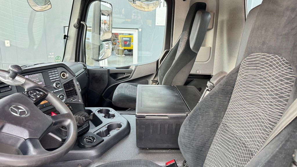 Camión volquete Mercedes-Benz Arocs 2643 6X4 meiller bordmatic tipper: foto 27 Camión volquete Mercedes-Benz Arocs 2643 6X4 meiller bordmatic tipper: foto 27