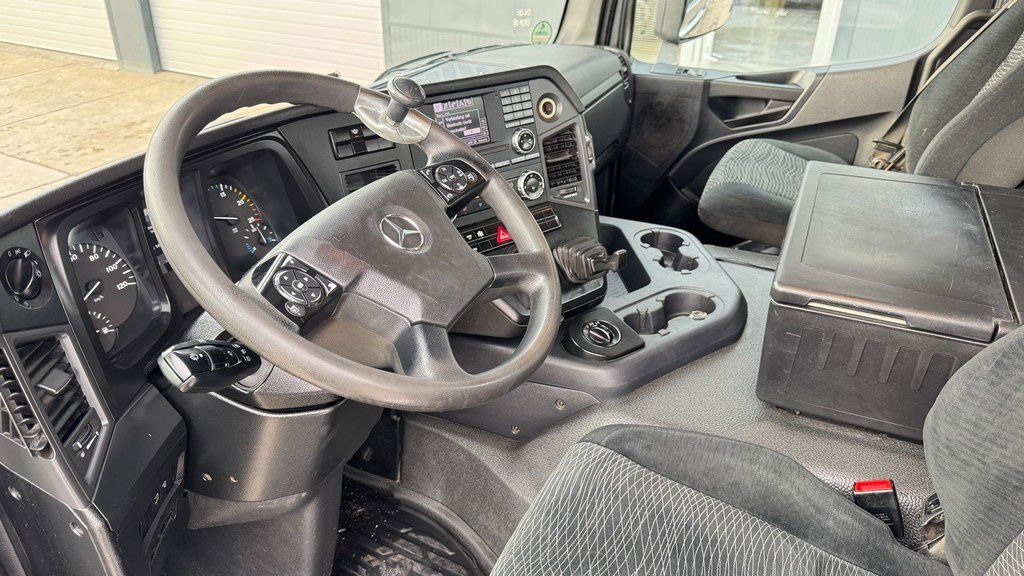 Camión volquete Mercedes-Benz Arocs 2643 6X4 meiller bordmatic tipper: foto 23 Camión volquete Mercedes-Benz Arocs 2643 6X4 meiller bordmatic tipper: foto 23