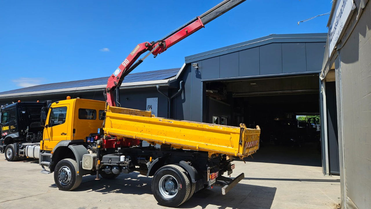 Camión volquete Mercedes-Benz Atego 1828 AK meiller tipper 4x4 - crane 9.5M - remote control: foto 7