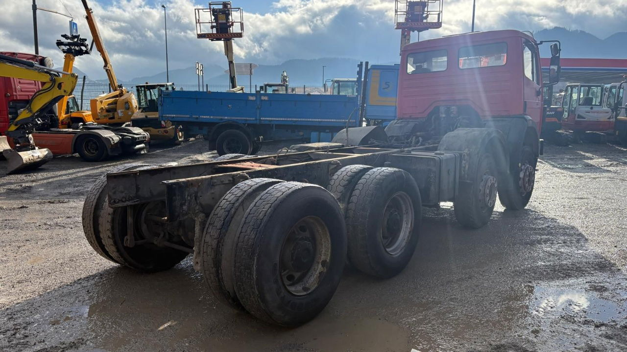 Mercedes-Benz SK 3229 8x4 chassis - complete spring V8 - Camión chasis: foto 3 Mercedes-Benz SK 3229 8x4 chassis - complete spring V8 - Camión chasis: foto 3